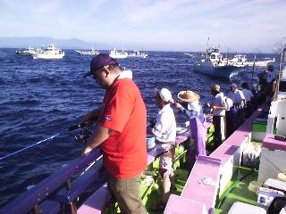 ���A�[���ƃG�T���J�b�^�N��