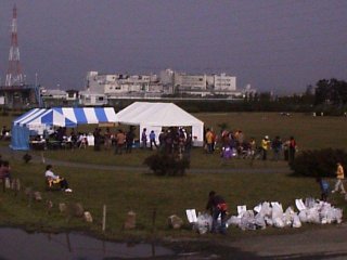 �y��̏ォ��S�i��