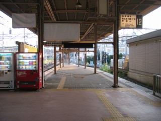 小田原駅 箱根登山鉄道ホーム