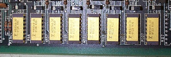 FM-8��64KDRAM:�Z���~�b�N�p�b�P�[�W�B�������ł���B
